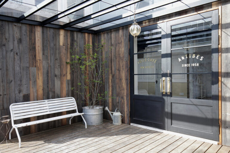 スタジオの屋外スペース