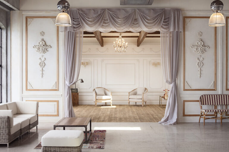 大きな窓と海抜けのデッキのあるフレスタの撮影スタジオ