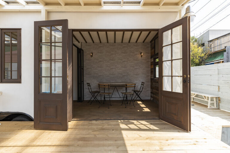 ２つの小屋と庭のフレスタの撮影スペース